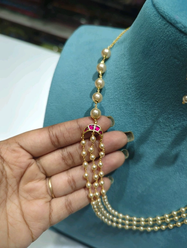 Swaroski With Jadua Pendents 