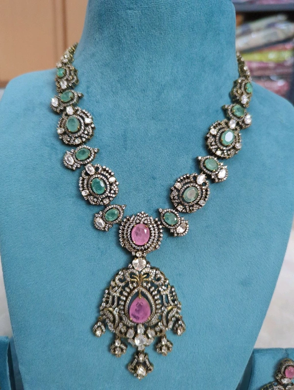 Victorian Grend Neck Set  - Vz