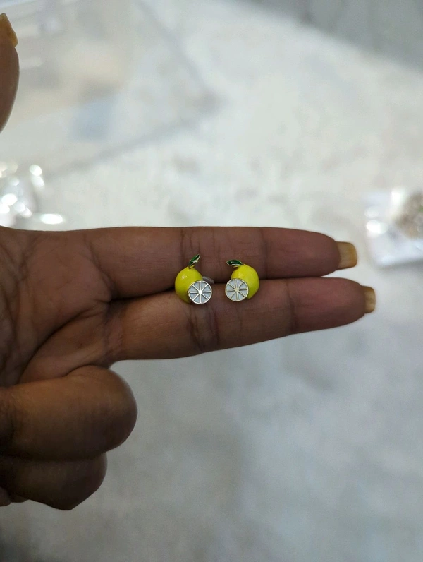 Trending Studs - Vz
