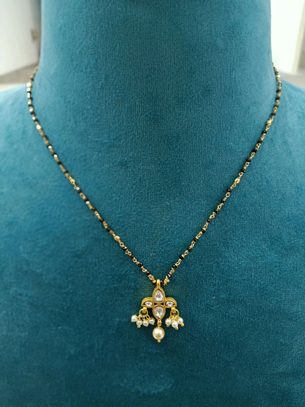 Black Beads With Kundan Pendant 