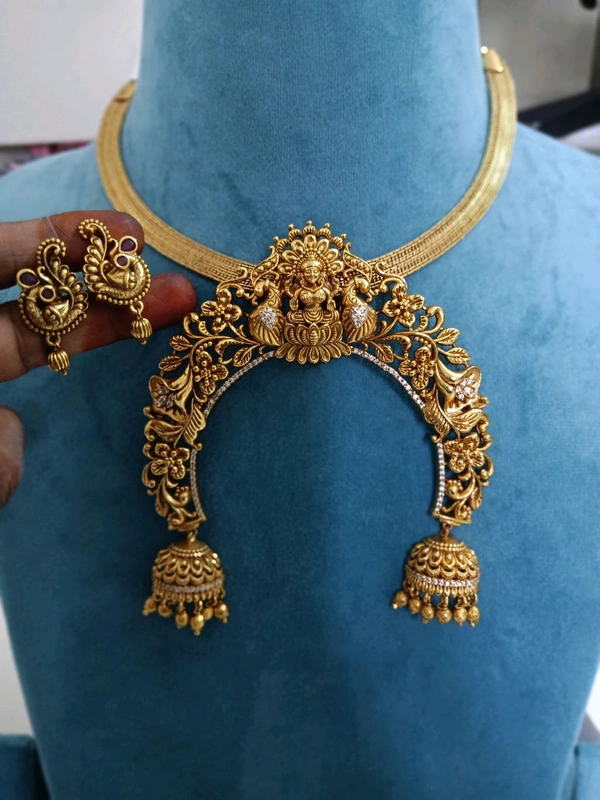 Designer Neckset