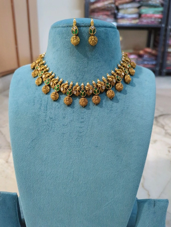 Premium Nakshi Jadua Kundan N. Set - Vz, green