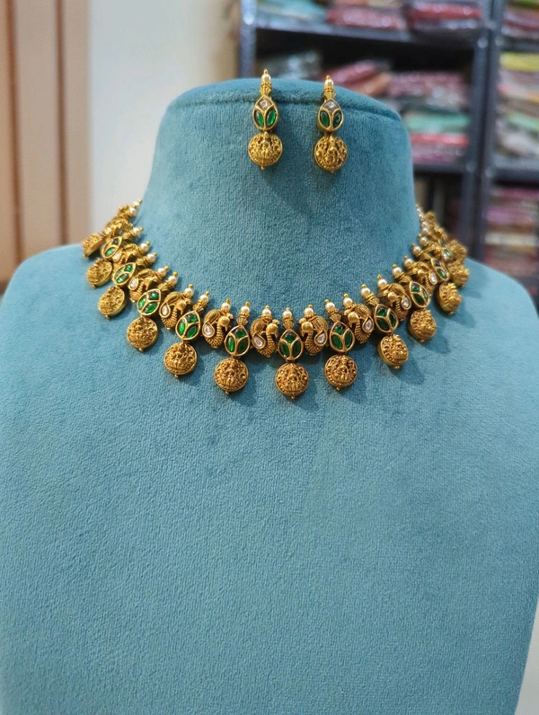 Premium Nakshi Jadua Kundan N. Set - Vz, green