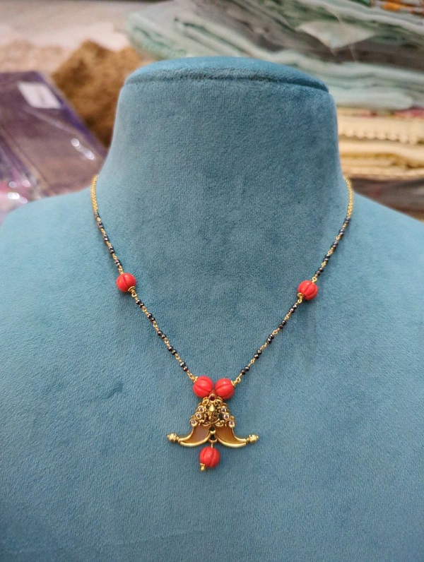 Black diamonds with puligoru pendent 
 - VZ