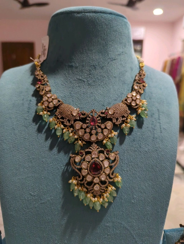 victorian neckpiece