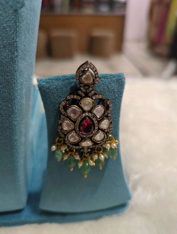 victorian neckpiece