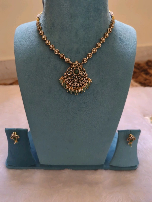 victorian neckpiece