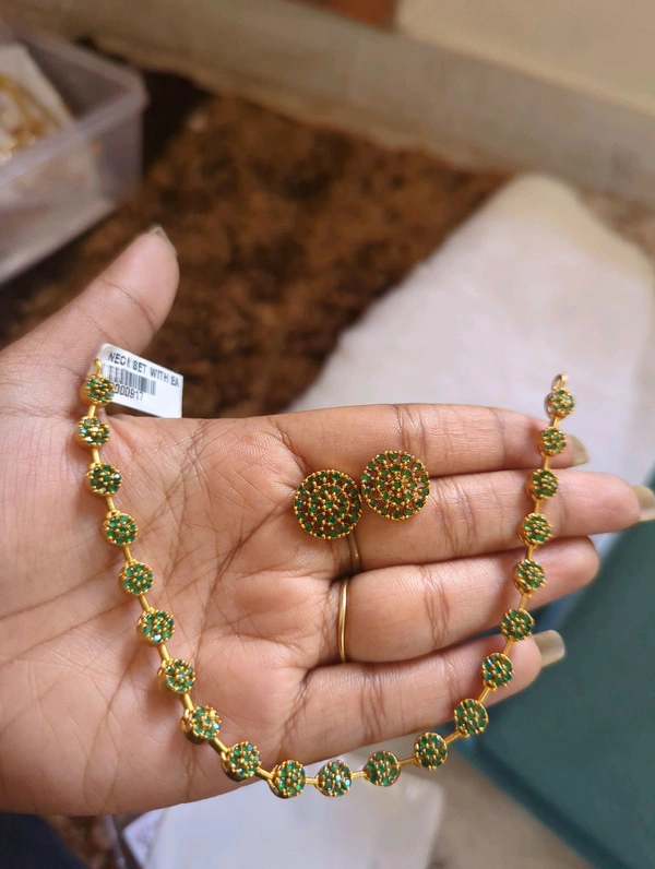 NECK SET WITH EAR RING - Green