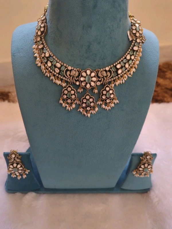 NECK SET WITH EAR RING - Jungle Mist