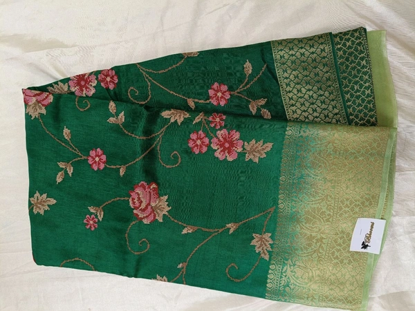 Munga Embroidery  - green