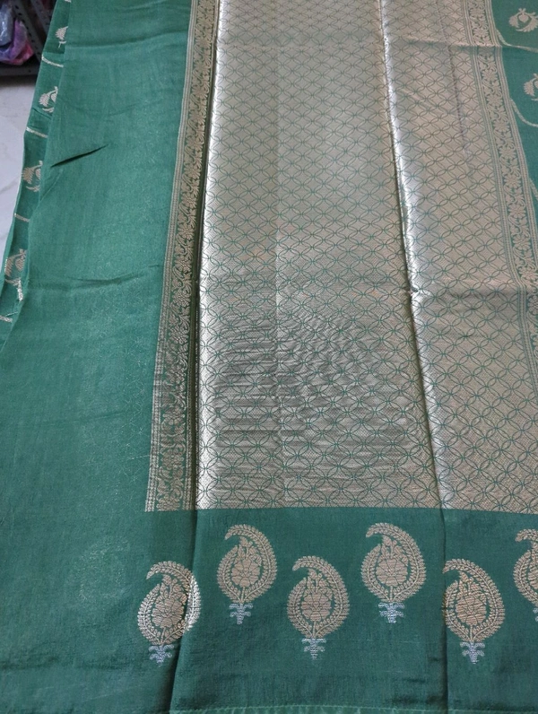 Semi Raw Mango - green mango