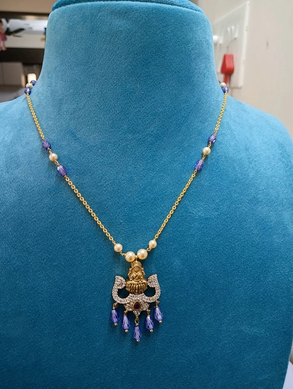 Czs and Swarovski neck chain with premium Victorian pendant - violet