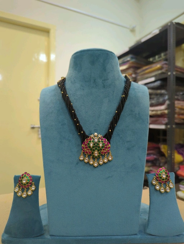 Soft Beads With Jadua Kundan