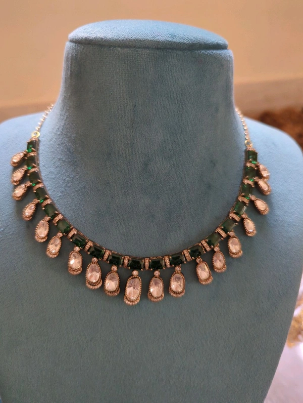 DESIGNER VICTORIAN NECKSET - Green