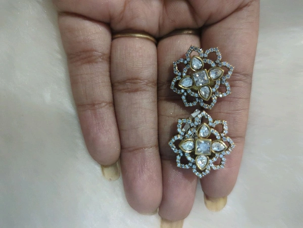VICTORIAN STUDS