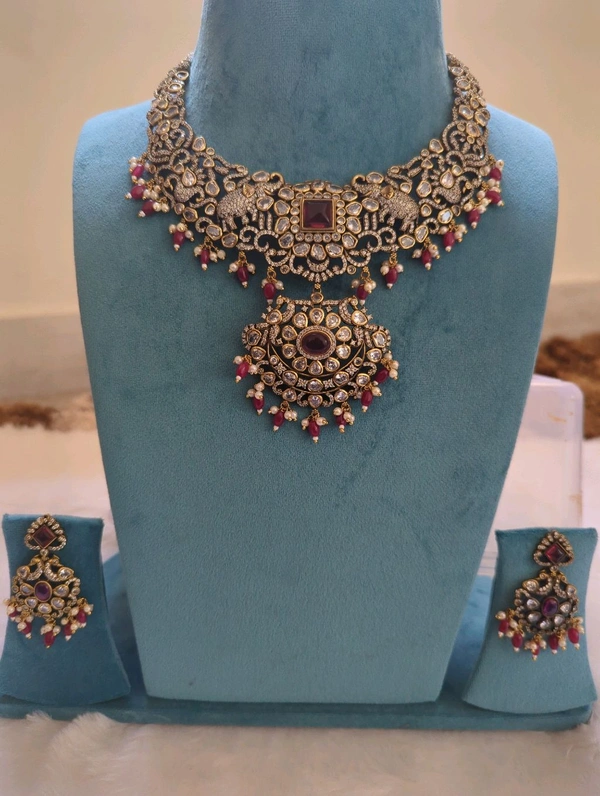 victorian neckpiece