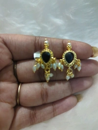 stone earrings - Black