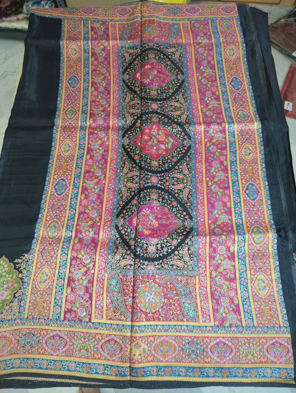 dola mushru kashmiri - black flowers