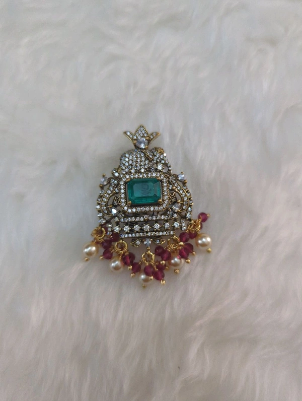 Victorian Pendent - green stone