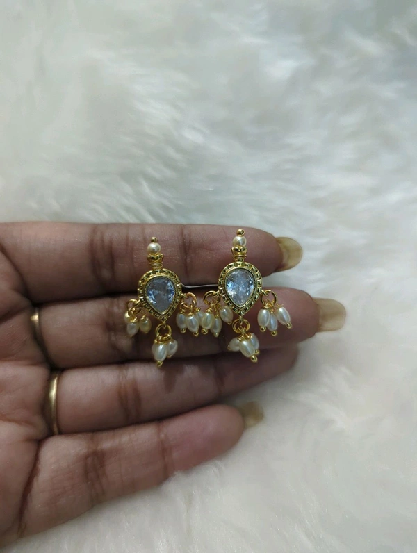 stone earrings - White