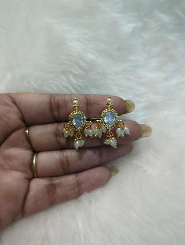 stone earrings - White
