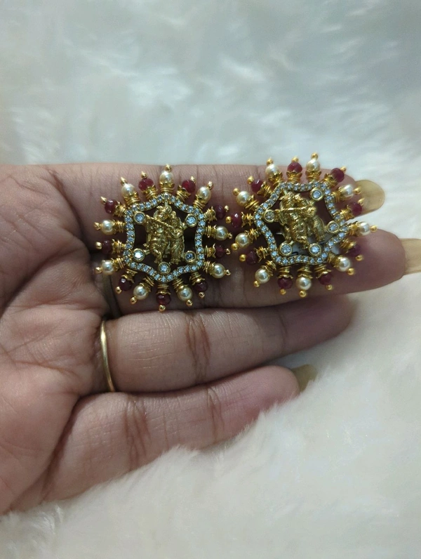 Antique Studs - Red