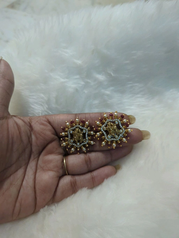 Antique Studs - Red