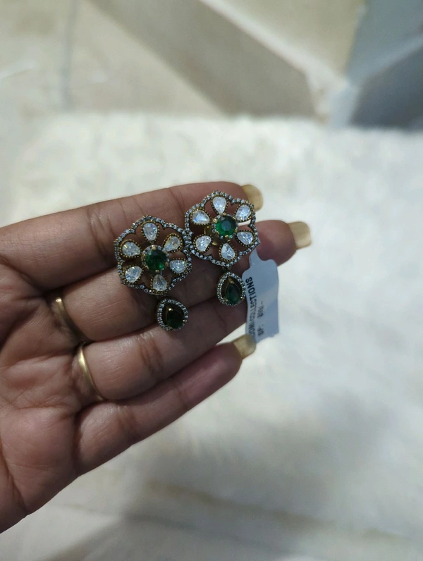mossonite earrings - Japanese Laurel
