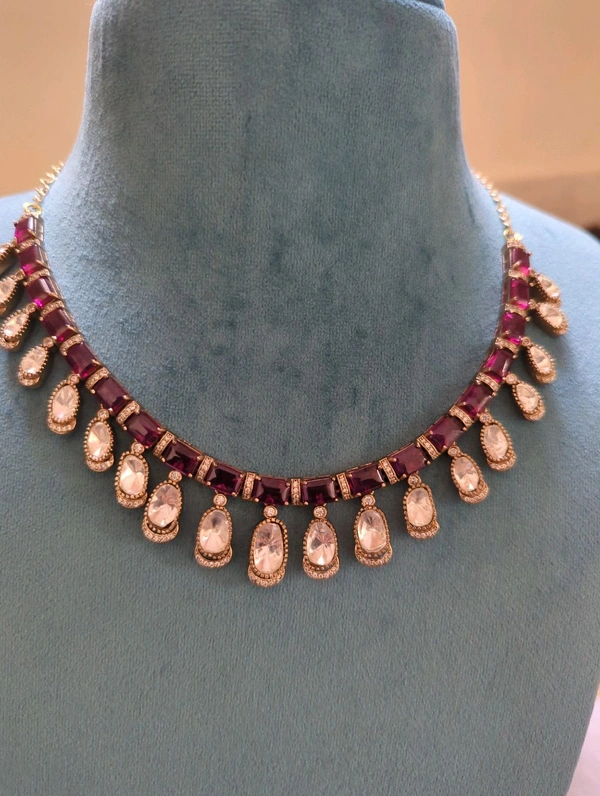 DESIGNER VICTORIAN NECKSET - Red