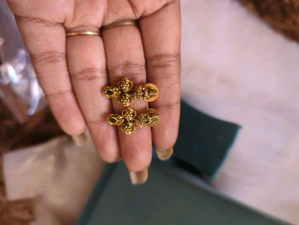 antique necklace - Green