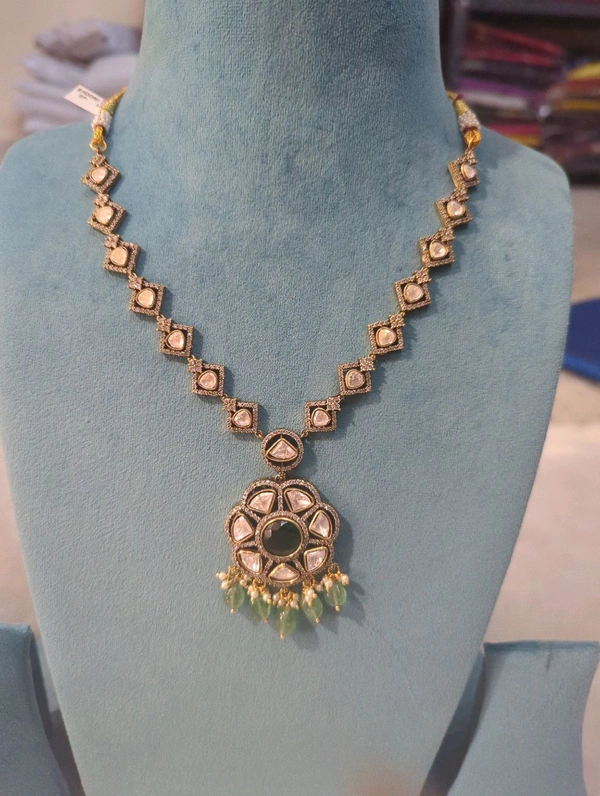 Victorian Neeklace  - White