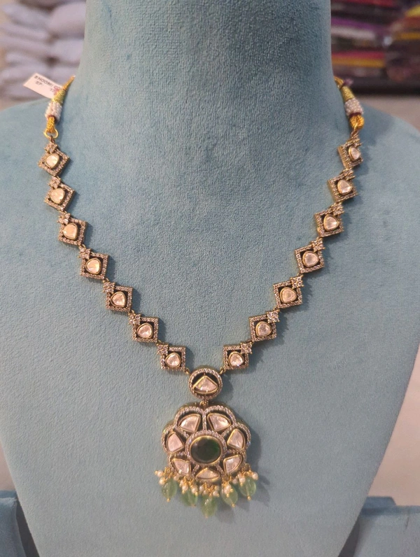 Victorian Neeklace  - White
