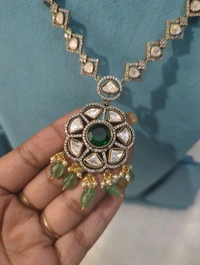 Victorian Neeklace  - White