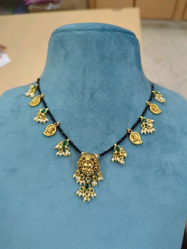 Jadua Kundan Black Beads