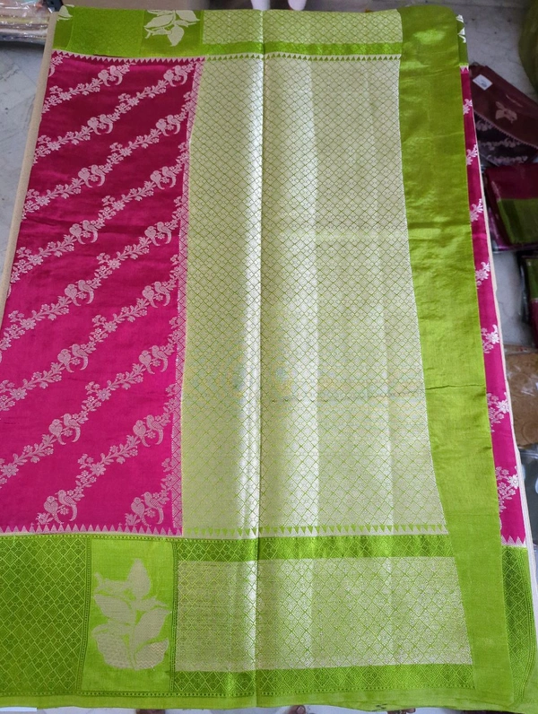 Raw Mango - Red, Wave Parrots