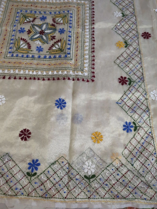Glass Tissue With Handwork - Bone