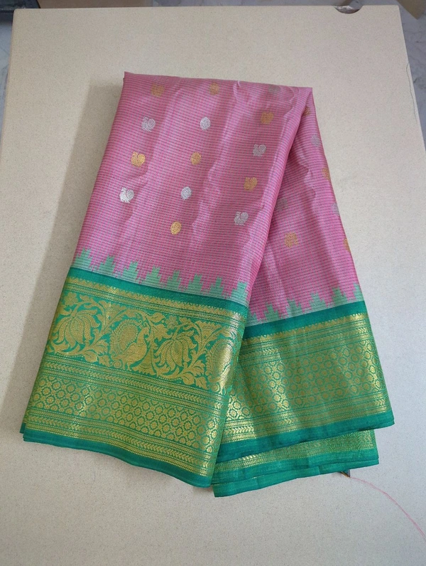 Pure Handloom Gadwal Pattu With Kuttu Boarders  - Green