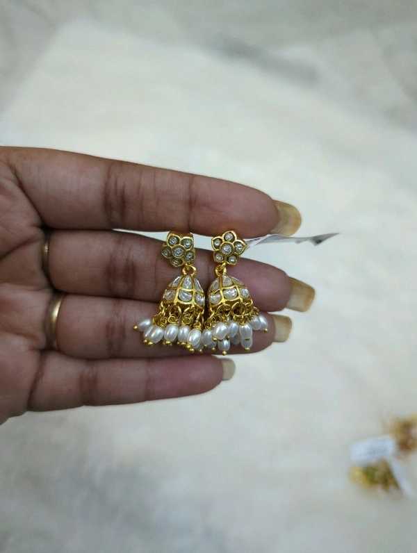 Jadua Kundan Jumkies With Screw Back - White