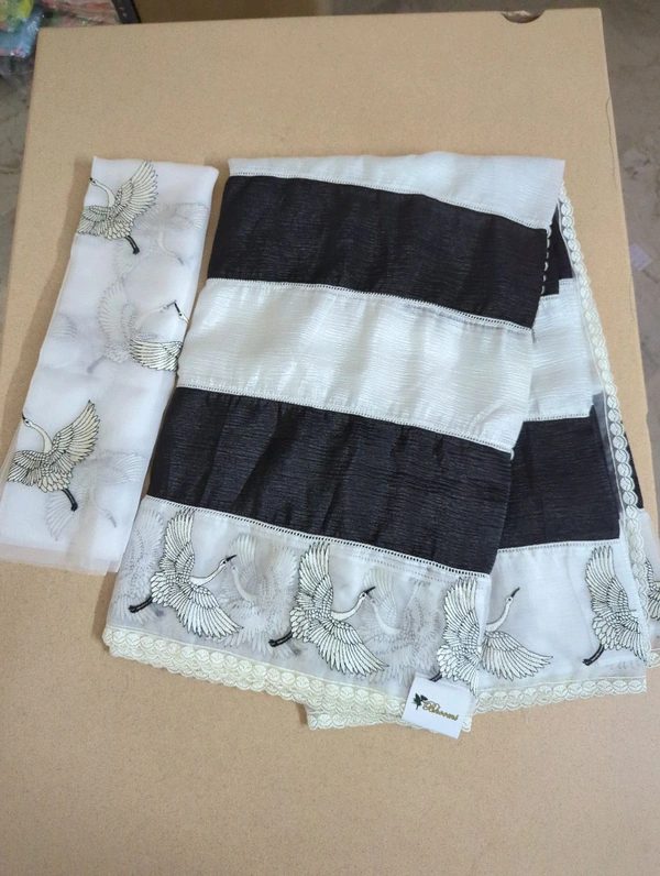 Candy Crush With Embroidery  - swans
