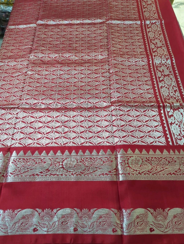 Pure Handloom Venkatagiri Pattu  - Red