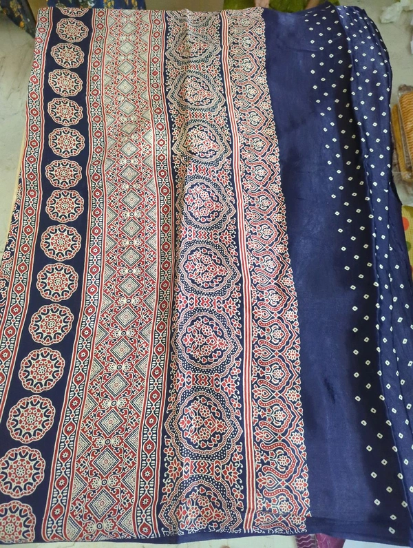 Model Silk - Straight Lines, Navy Blue