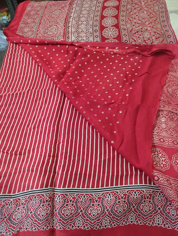 Model Silk - Red, Straight Lines