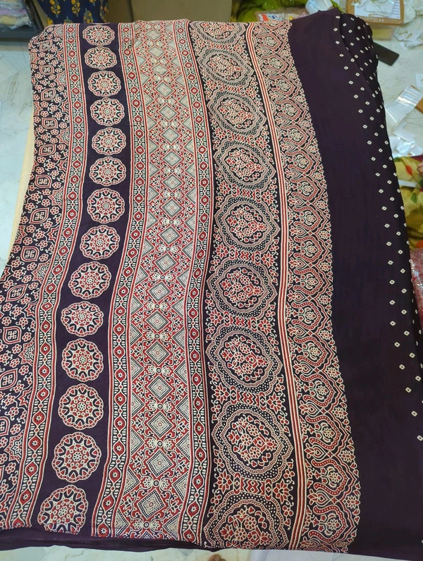 Model Silk - Morocco Brown, Straight Lines