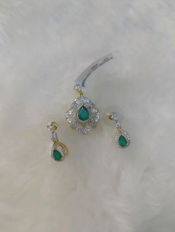 Diamond Replica Pendent Set - green
