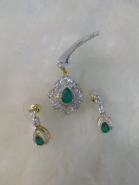 Diamond Replica Pendent Set - green