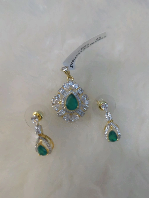 Diamond Replica Pendent Set - green