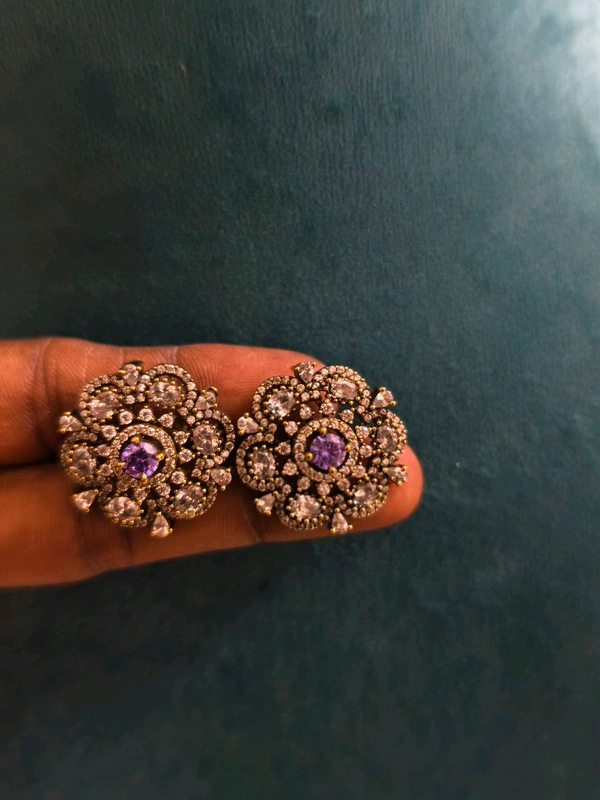 Victorian Studs - violet, vz