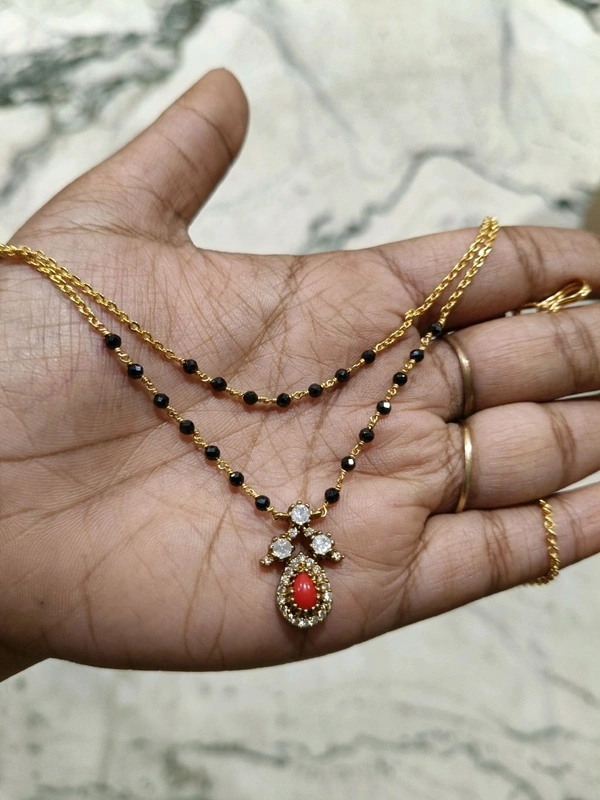 2922 Black Beads With Victorian Pendent  - vz