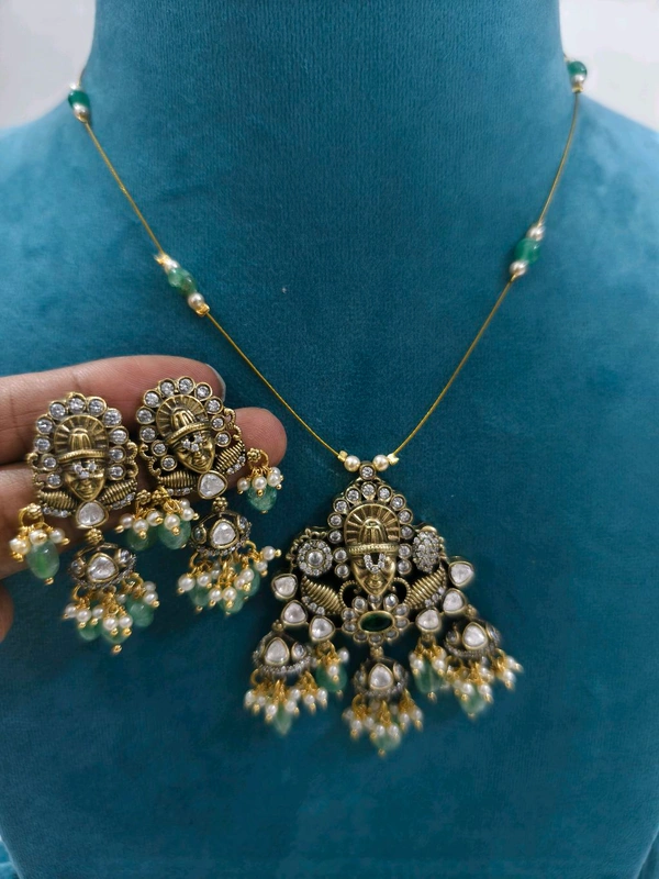 Invisible Chain With Victorian Pendant And Earrings  - HD, Green