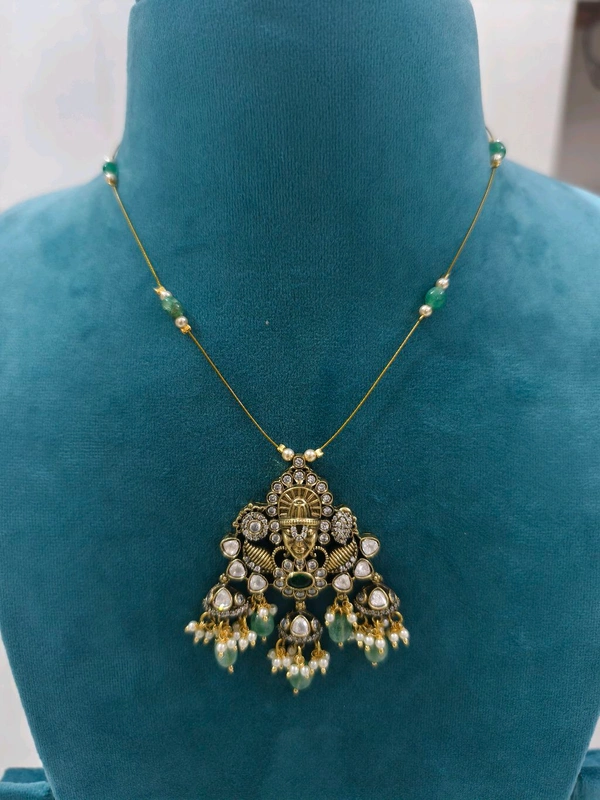 Invisible Chain With Victorian Pendant And Earrings  - HD, Green